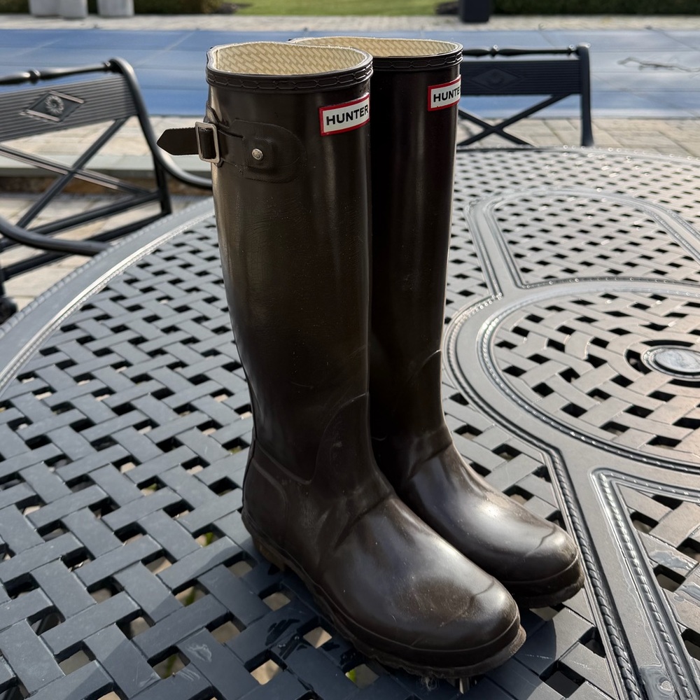 Hunter Knee-High Rubber Boots in Dark Brown - Glossy finish - Picture 3 of 4